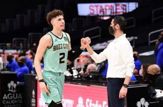 BOB半岛体育-【人物】夏洛特不烦恼 黄蜂因拉梅洛·鲍尔而改变