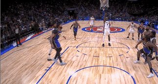 BOB半岛平台-湖人活塞火爆冲突！詹姆斯打破对手面部被驱逐