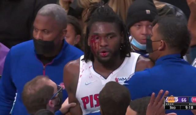 BOB半岛平台-湖人活塞火爆冲突！詹姆斯打破对手面部被驱逐