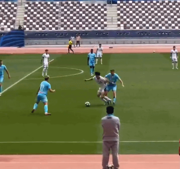 BOB半岛体育-友尽赛！海港0-6俄超豪门 派3外援先发仍遭打爆 4天2次交手丢10球