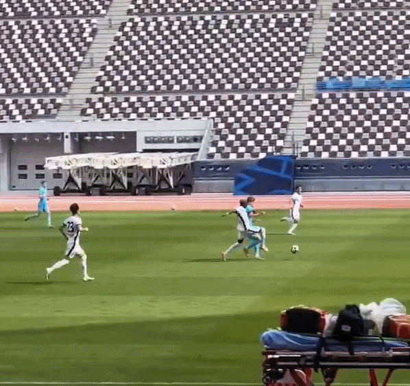 BOB半岛体育-友尽赛！海港0-6俄超豪门 派3外援先发仍遭打爆 4天2次交手丢10球