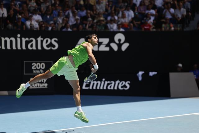 BOB半岛平台-澳网男女单头号种子双双过关，德约不战而胜晋级八强