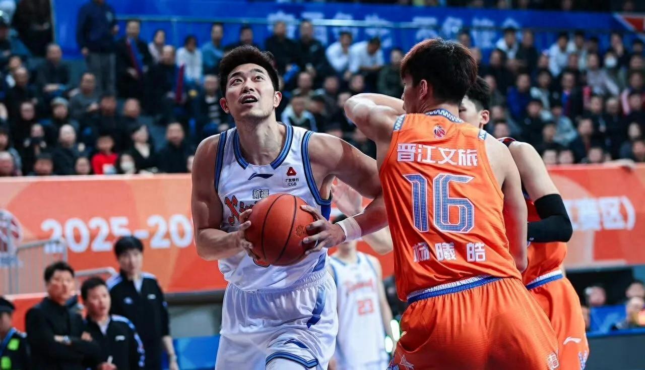 BOB半岛体育-CBA豪门摆烂！两名主力赛季报销，外援也不换了